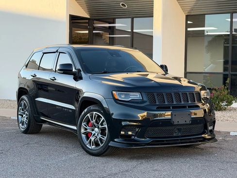 Used 2018 Jeep Grand Cherokee SRT image 6