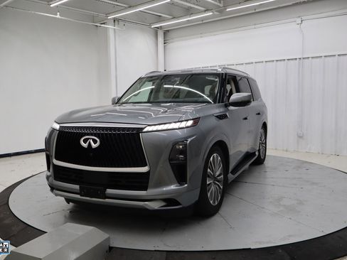 Used 2025 INFINITI QX80 Sensory image 10
