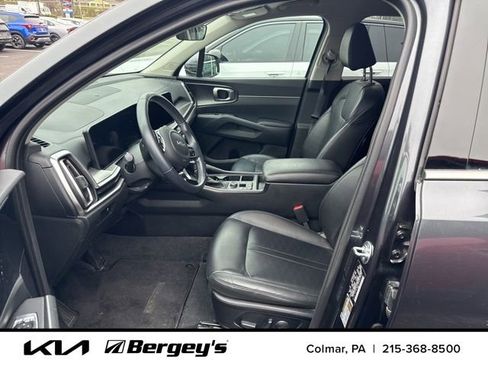 Used 2024 Kia Sorento S image 9