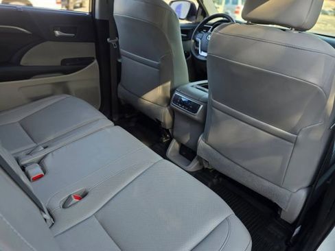 Used 2018 Toyota Highlander Limited image 36