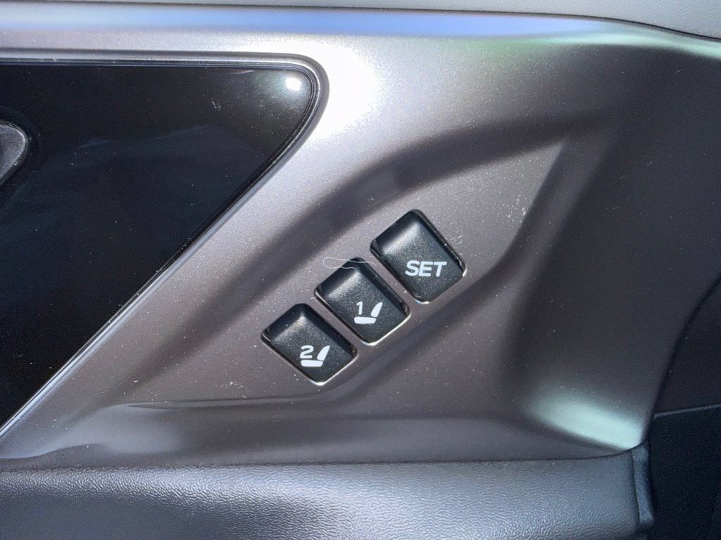 Used 2025 Subaru Outback Limited AWD/4WD image 15