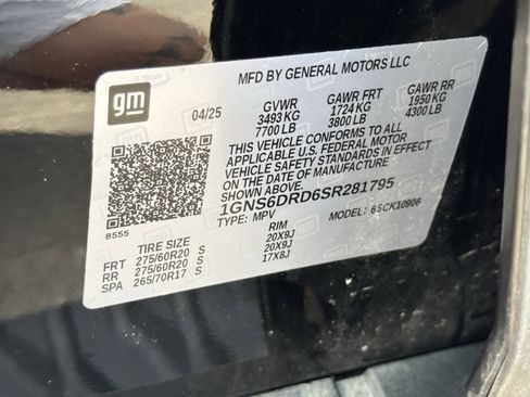 Used 2025 Chevrolet Suburban Z71 image 32