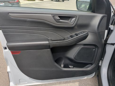 Used 2025 Ford Escape Active AWD/4WD image 11