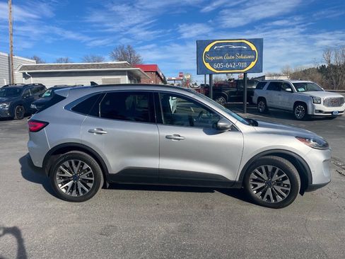 Used 2020 Ford Escape Titanium image 7