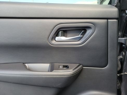 Certified 2024 Nissan Rogue SV image 12