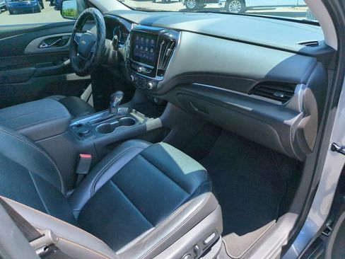 Used 2021 Chevrolet Traverse LT w/ LT Premium Package FWD image 12
