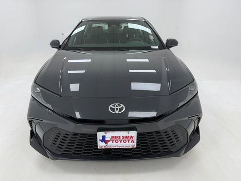 Used 2025 Toyota Camry SE image 3
