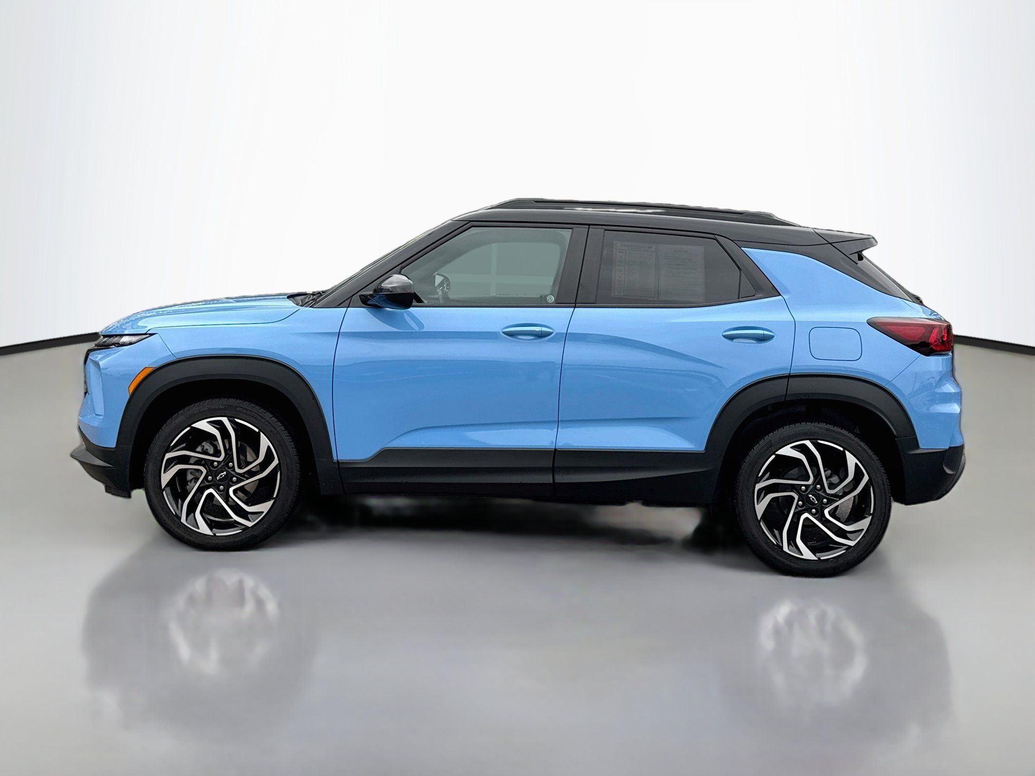 Used 2024 Chevrolet TrailBlazer RS w/ Convenience Package AWD/4WD image 4