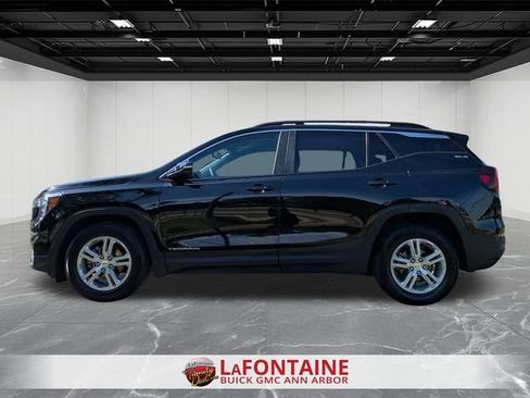 Used 2023 GMC Terrain SLE w/ Driver Convenience Package FWD image 2
