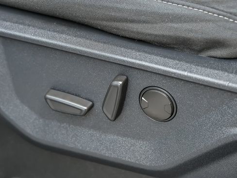 Certified 2022 Ford F150 XLT w/ Equipment Group 302A High image 18