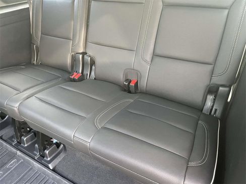 Used 2024 GMC Yukon XL SLT w/ SLT Luxury Package image 23