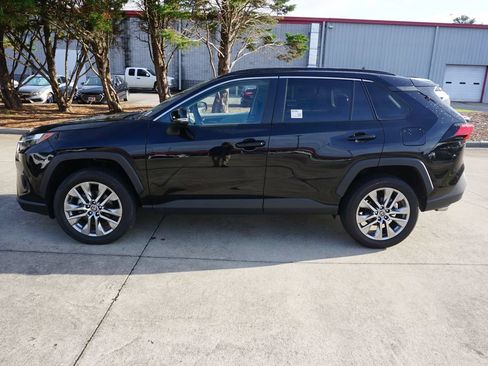 Used 2023 Toyota RAV4 XLE Premium FWD image 19