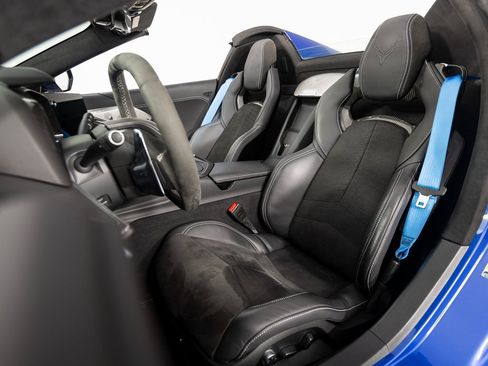 Used 2021 Chevrolet Corvette Stingray Premium Conv w/ Chrome Exterior Badge Package image 25