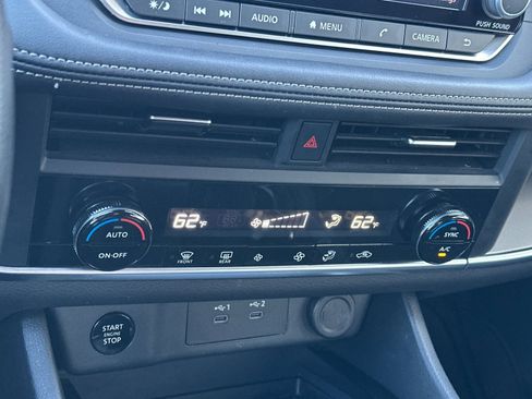 Used 2024 Nissan Rogue SV image 19