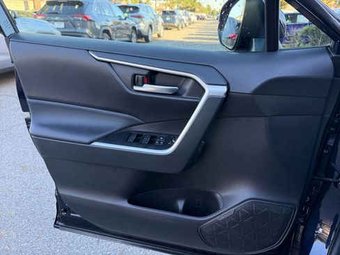 Used 2025 Toyota RAV4 XLE image 20