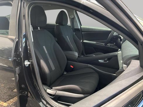 Used 2023 Hyundai Elantra SEL FWD image 9