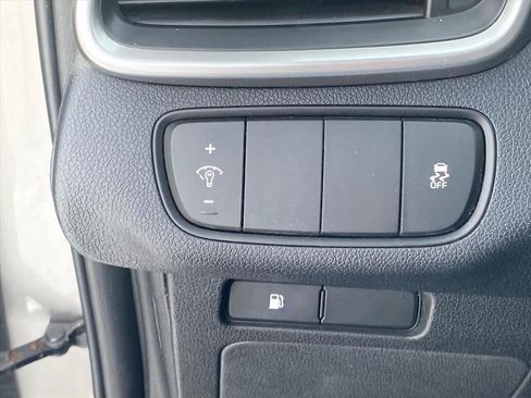 Used 2018 Kia Sorento LX image 16