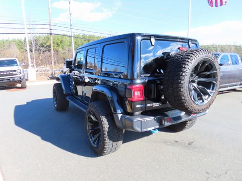 Used 2023 Jeep Wrangler Unlimited Sahara w/ Cold Weather Group image 7