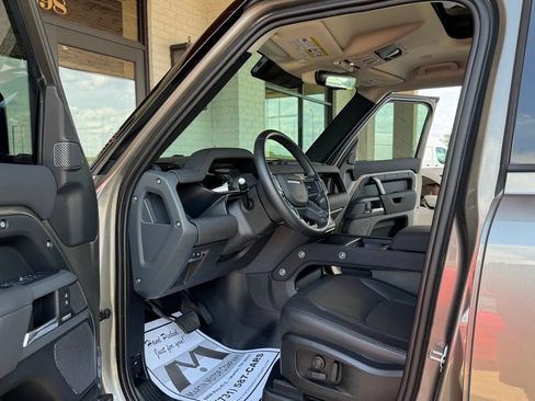 Used 2023 Land Rover Defender 110 X-Dynamic SE AWD/4WD image 2