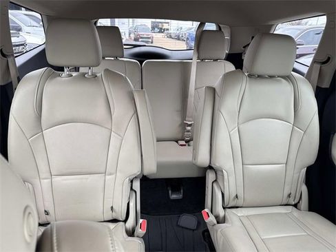 Used 2020 Buick Enclave Essence w/ Sound and Sites Package image 12