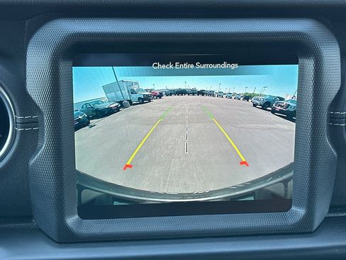 Used 2022 Jeep Wrangler Unlimited Sahara AWD/4WD image 26