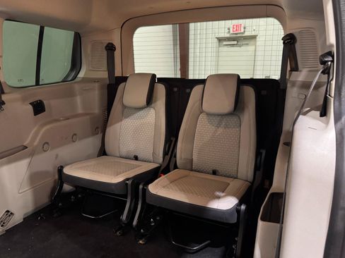 Used 2022 Ford Transit Connect XLT FWD image 19