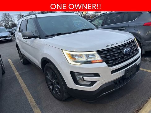 Used 2017 Ford Explorer XLT w/ Equipment Group 202A image 3