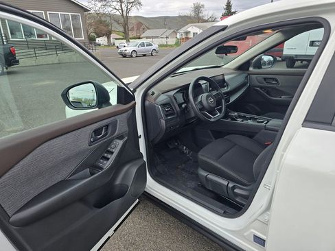 Used 2023 Nissan Rogue S AWD/4WD image 19