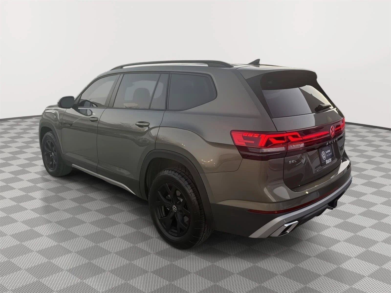 Certified 2024 Volkswagen Atlas Peak Edition SEL AWD/4WD image 7