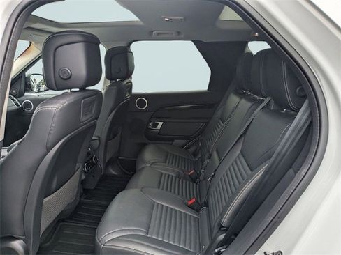 Used 2024 Land Rover Discovery S image 7