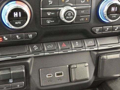 Used 2021 GMC Sierra 1500 AT4 image 24