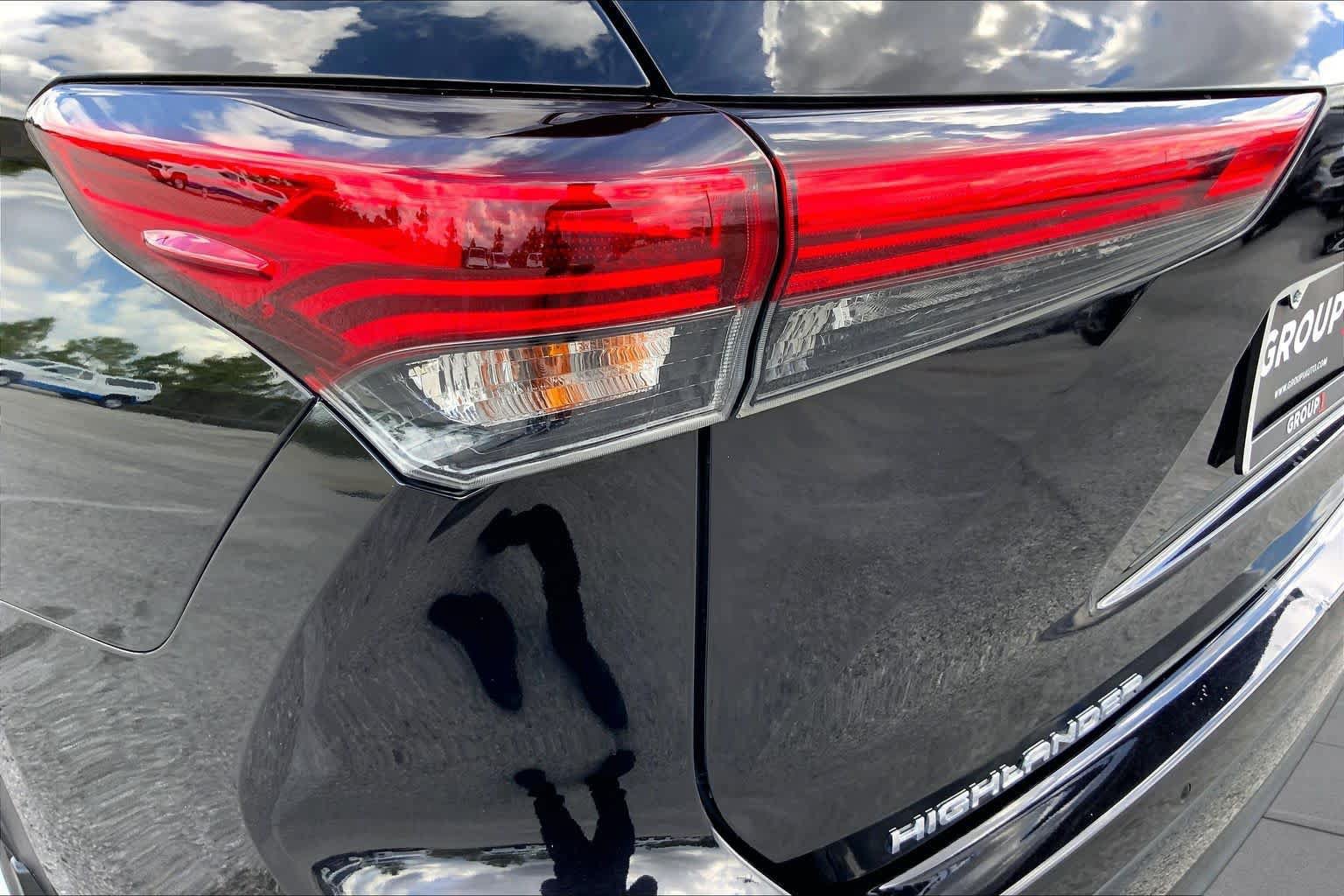 Used 2020 Toyota Highlander Limited FWD image 28