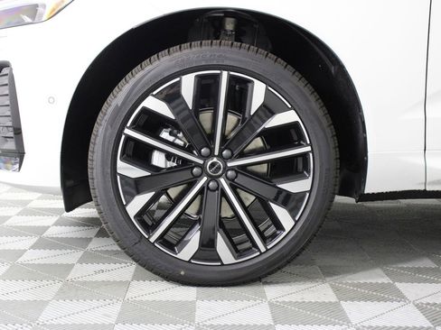 New 2026 Volvo XC60 B5 Ultra w/ Climate Package PRO AWD/4WD image 13