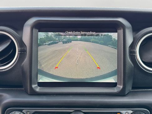 Used 2021 Jeep Wrangler Unlimited Sahara image 26