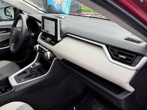 Used 2025 Toyota RAV4 XLE Premium FWD image 19