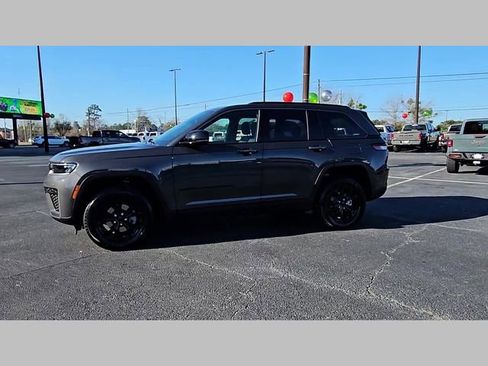New 2026 Jeep Grand Cherokee Altitude image 23