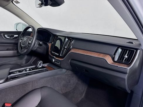 Used 2023 Volvo XC60 B5 Plus image 30
