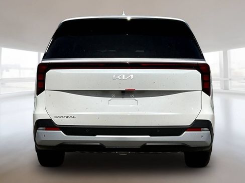 New 2026 Kia Carnival FWD image 4