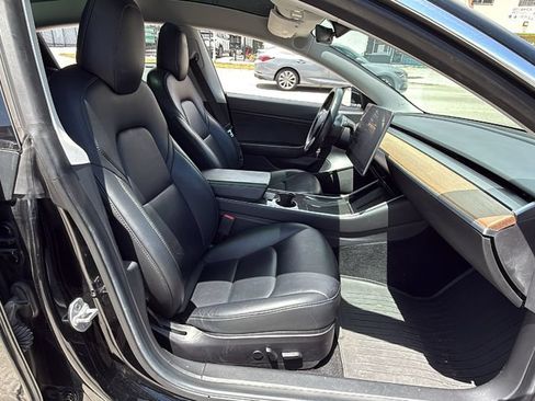 Used 2019 Tesla Model 3 Mid Range RWD image 37