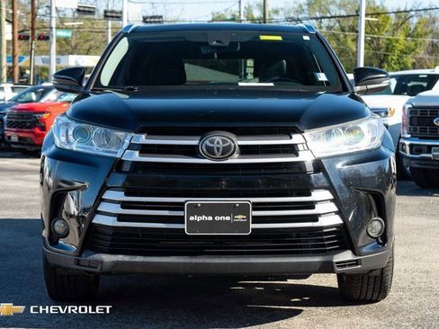 Used 2019 Toyota Highlander XLE image 2