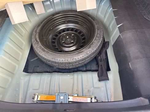 Used 2020 Nissan Versa SV image 26