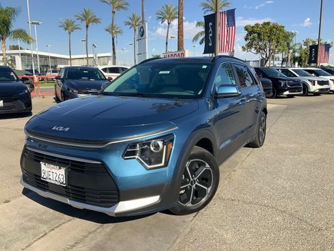 Certified 2025 Kia Niro EX FWD image 1