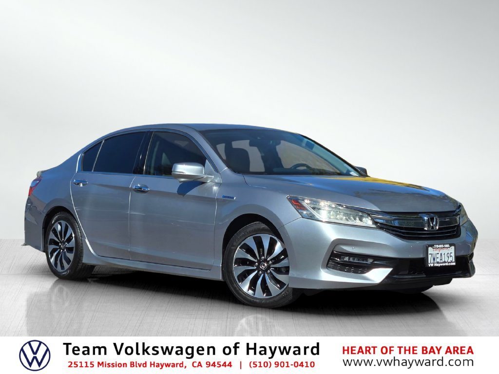 Used 2017 Honda Accord Touring image 1
