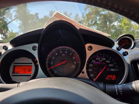 Used 2009 Nissan 370Z Touring image 18