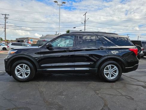 Used 2022 Ford Explorer XLT w/ Equipment Group 202A image 2