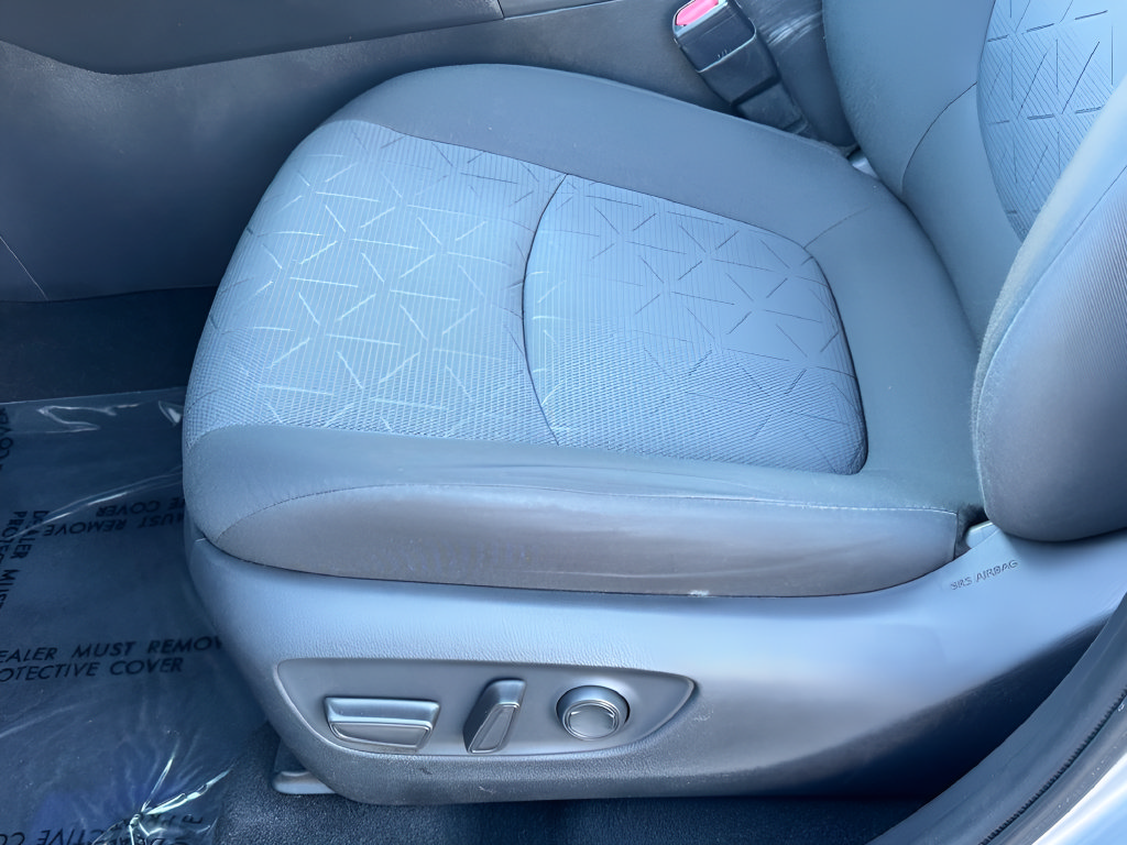 Used 2020 Toyota RAV4 XLE FWD image 23