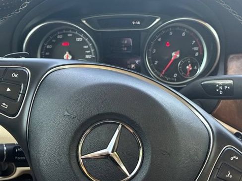 Used 2019 Mercedes-Benz GLA 250 4MATIC w/ Premium Package image 11