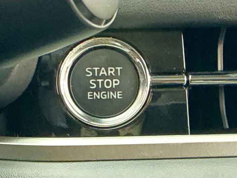 New 2026 Mitsubishi Outlander SE image 9