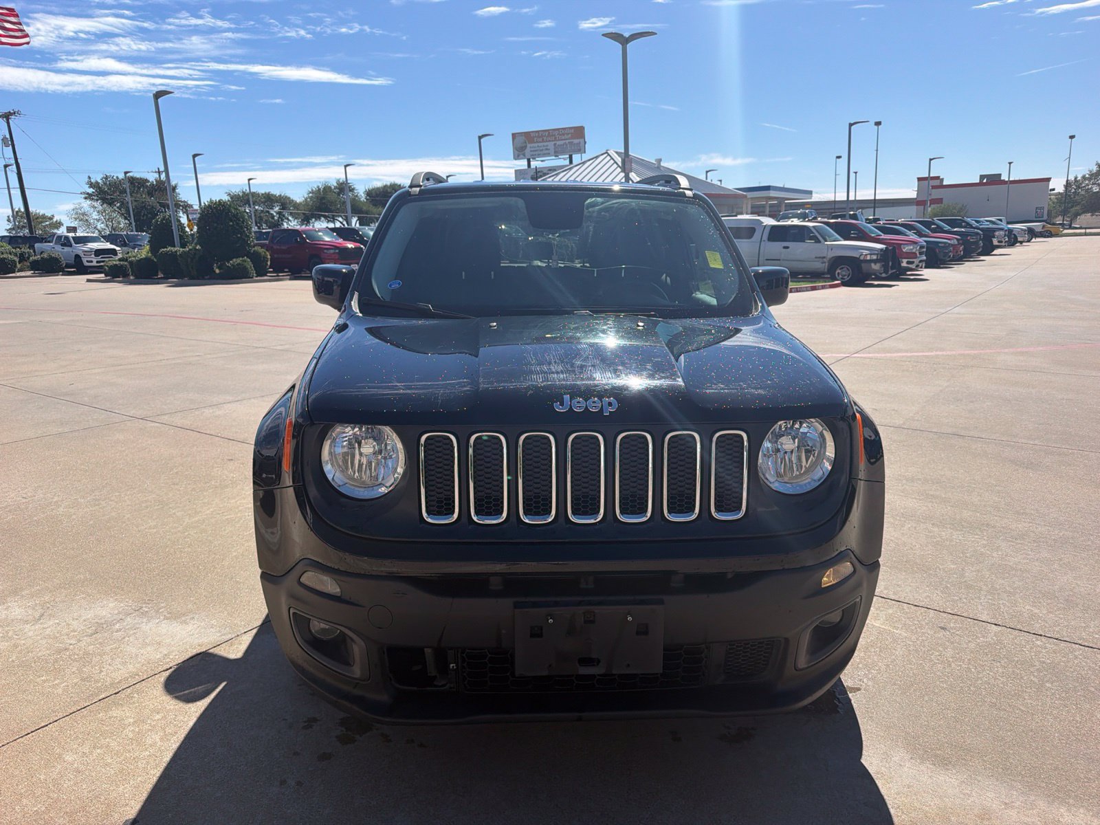 Used 2017 Jeep Renegade Latitude FWD image 2