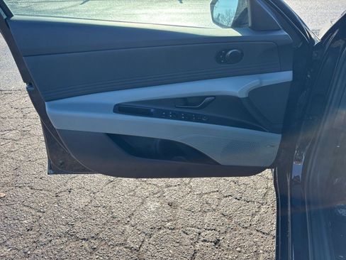 Used 2025 Hyundai Elantra Limited image 20